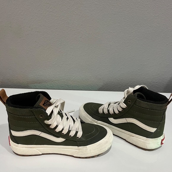 Vans - Picture 7 of 10